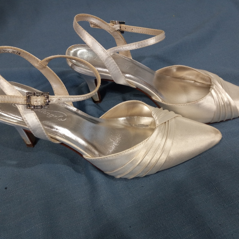 Michaelangelo Dyeable White heels